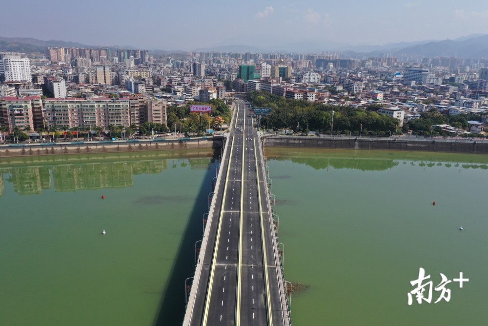 今晚零时通车多图视频看看崭新的梅州嘉应大桥