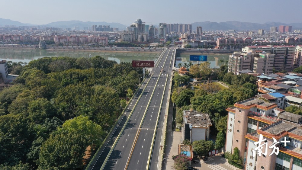 今晚零时通车多图视频看看崭新的梅州嘉应大桥