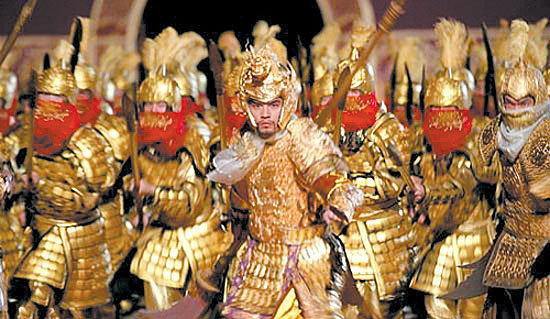 相较于明光铠,由许多铁锁片或者铁环拴紧而成的锁子甲不仅分量更轻