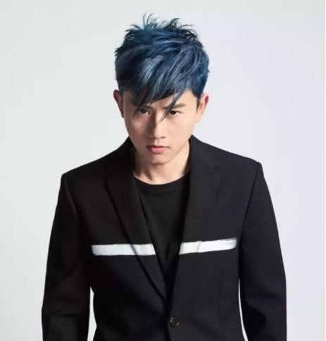 明星蓝发对比周杰伦杀马特王俊凯王一博帅气