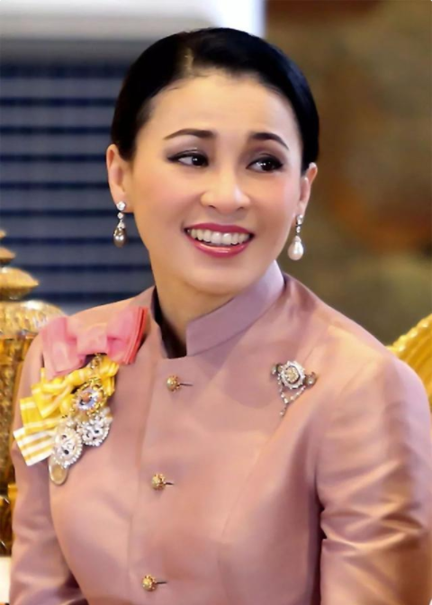 泰国帕公主实力惊人,t台艳压大咖,军衔升职,或为未来摄政女王