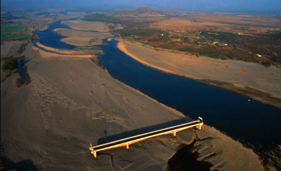 洪都拉斯建了一座桥，200年来最强飓风袭击，桥在，河却跑了 _腾讯新闻
