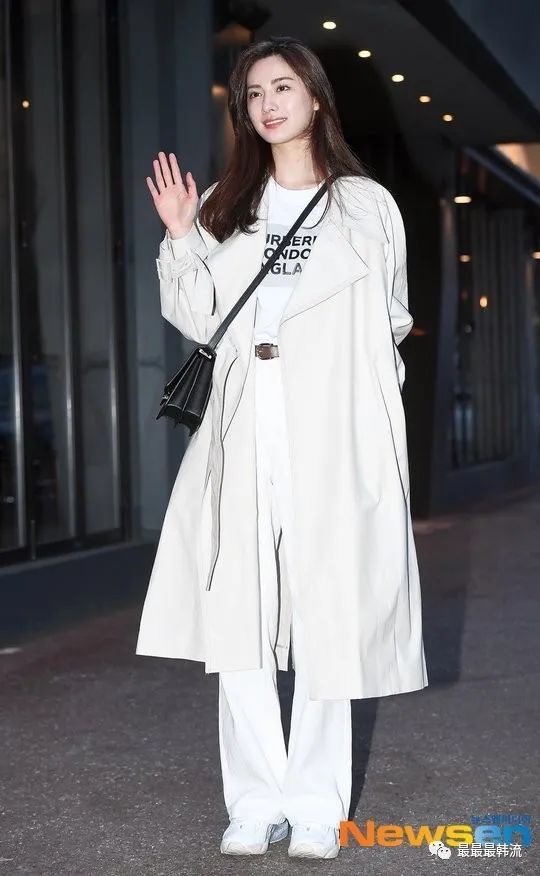 林珍娜170 的高个子,加上模特身材,日常则是行走的衣架子.