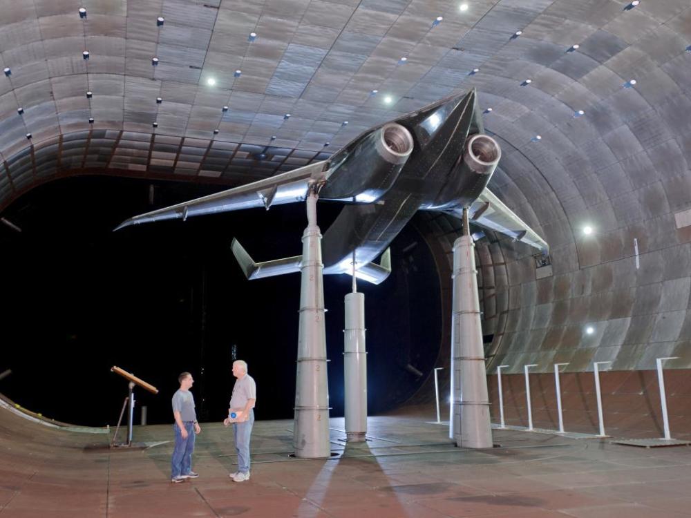 美国臭鼬工厂曝光隐身加油机外形酷似ufo可同时给多机加油