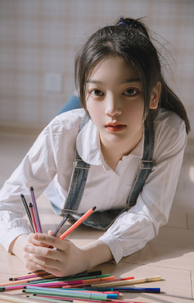 甜美可爱大眼睛美女漂亮白嫩