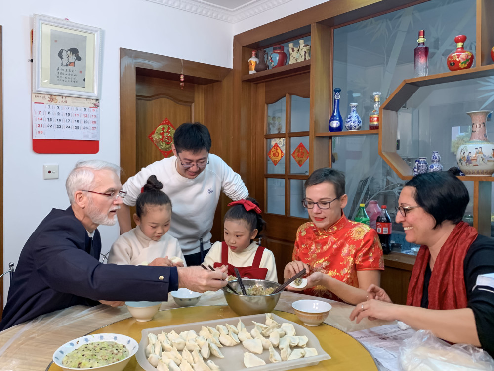 新华社记者 王翔 摄"中国文化非常有魅力,我非常喜欢在这里的生活.