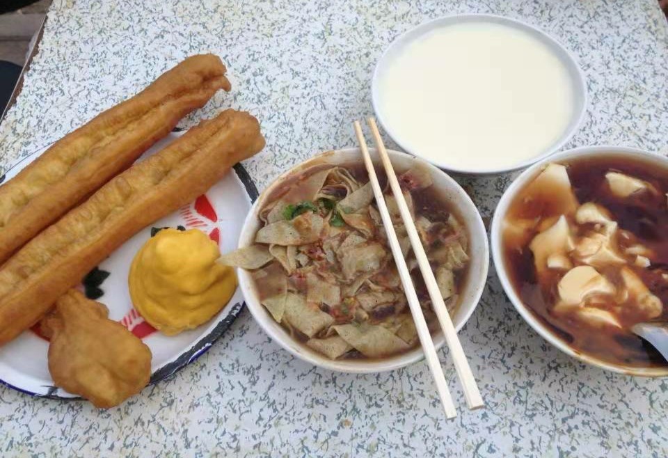 天津豆腐脑本地人喜欢叫老豆腐 想要元气满满,必须吃好早餐!