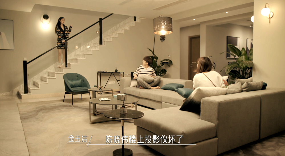同一屋檐下女模特要友情也要爱情曾可妮哪有这么好的事