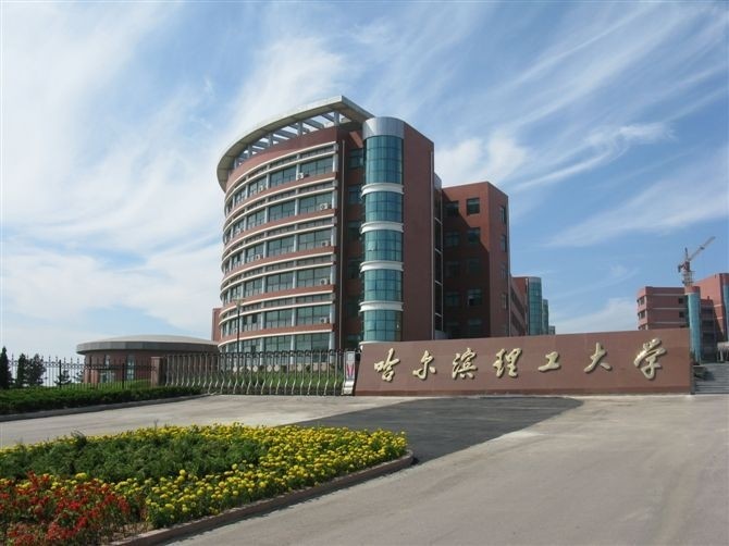他是哈理工网红讲师讲课时学生需抢座位教书40年未评职称