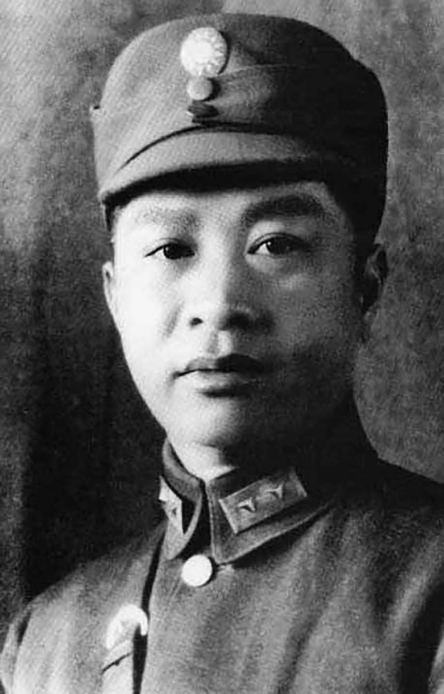 叶挺将军的书法题字手迹欣赏,笔墨雄奇字体浑厚,网友:铁血忠魂