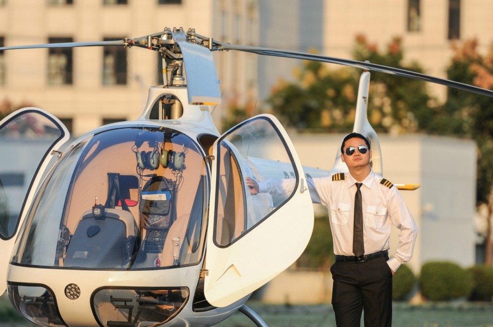 首次开直升机啥感觉有惊无险却乐趣十足很有挑战性的玩乐