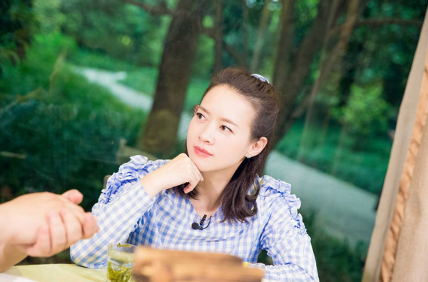 47岁的曾宝仪和她的男朋友一起吃饭！两人相恋16年没有结婚，因为曾志伟分手了