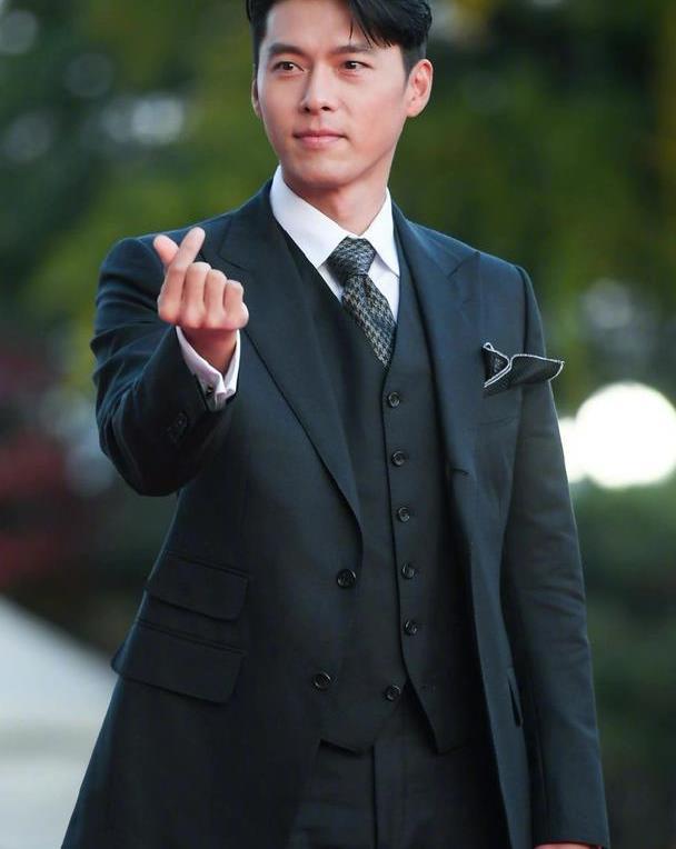 玄彬凭《迫降》拿大奖!久违走红毯比拍电影还帅,连下车都成名场面