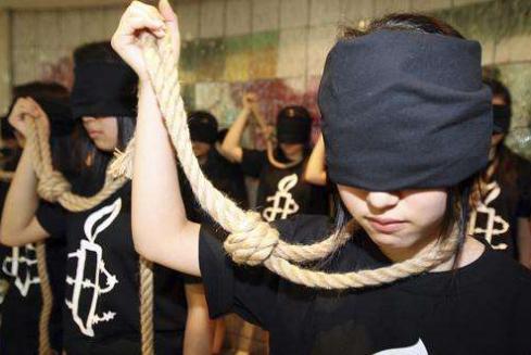 华裔女孩的港英式绞刑图片