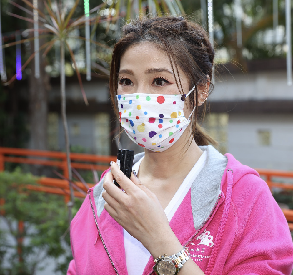 翁嘉穗受访聊儿子滔滔不绝,提李明慧略显尴尬,坦诚彼此已无往来