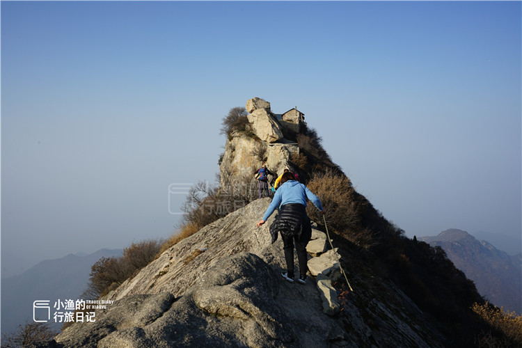 西安驴友最爱爬的秦岭野山之一，惊险堪比华山！还有两条魔鬼天梯图1