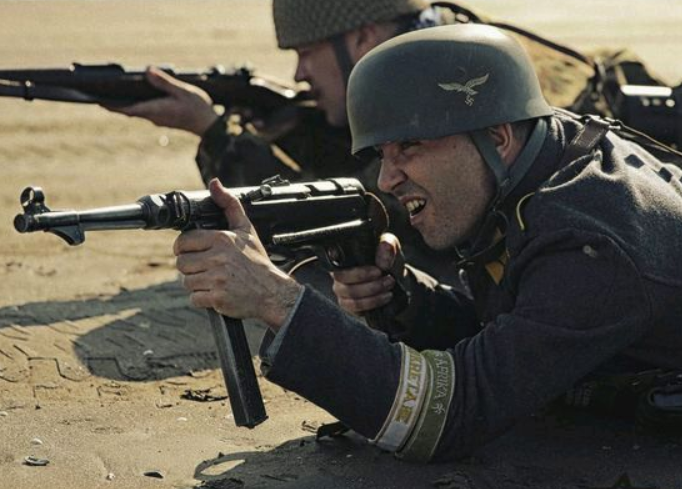 二战"鹰"行动:德国伞兵的绝唱,400人决战美军一个空降师