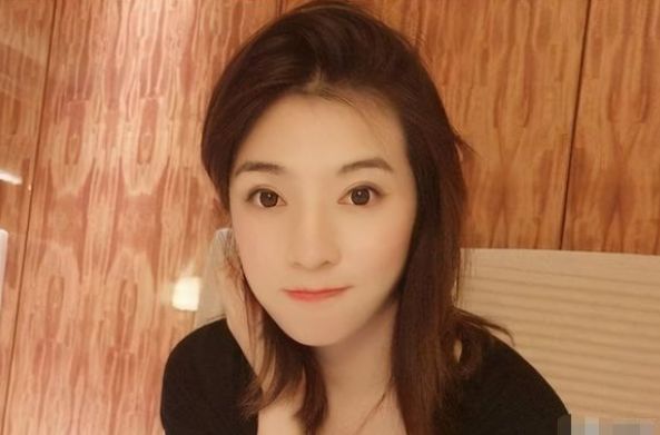 23岁"临危"继承家业,现坐拥8700亿帝国!