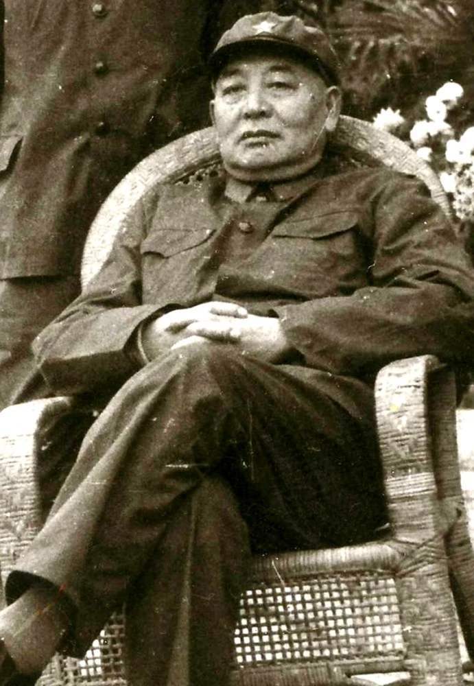 此志愿军军长,是秦基伟的上司,因何事?1955年他由中将降为大校