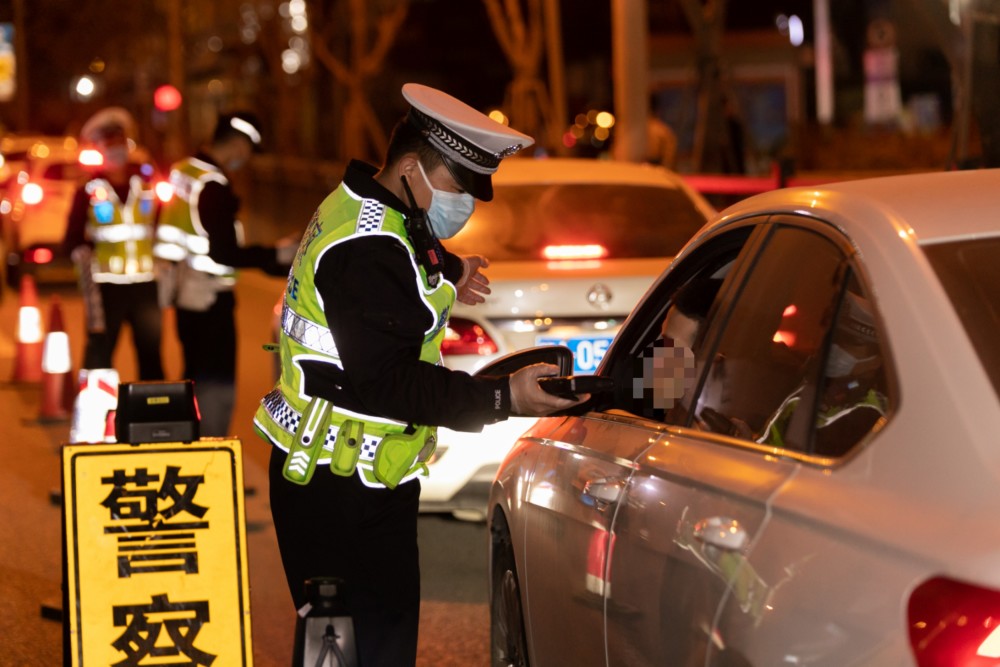 春运期间,广州交警在常态严查酒驾的基础上,加大重点打击酒驾醉驾违法