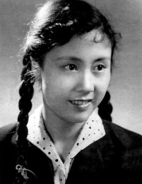 庞学勤:照顾重病妻子45年,为何在她去世后,转身就娶生前闺蜜?