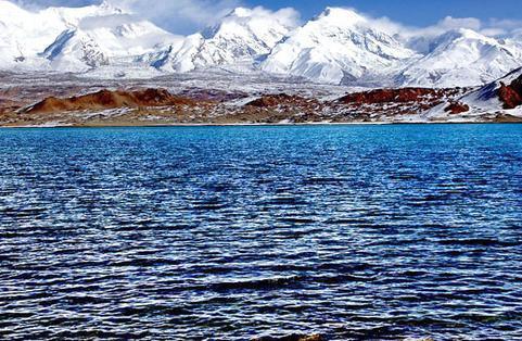 亚洲最神奇的湖泊传说曾被陨石击中300平米的湖却没有一条鱼