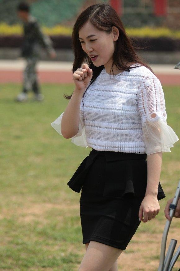 马蓉晒照"大变美人"!穿羽绒服配针织帽,嘟嘟唇可爱像变了个人