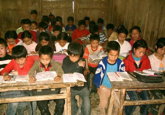 大学不准学生订外卖!你怎么看?还记得食堂阿姨颤抖的双手吗?