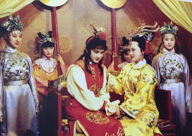 红楼梦元妃省亲安排在晚上真的是在暗示元春已死魂魄回家吗