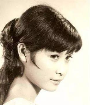 包租婆元秋敢骂洪金宝叫成龙大鼻周星驰再三请复出