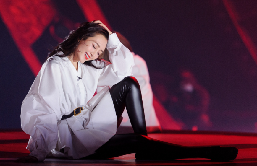 浪姐2那英组实力有我却关注到姐姐们的腿是我学不来的