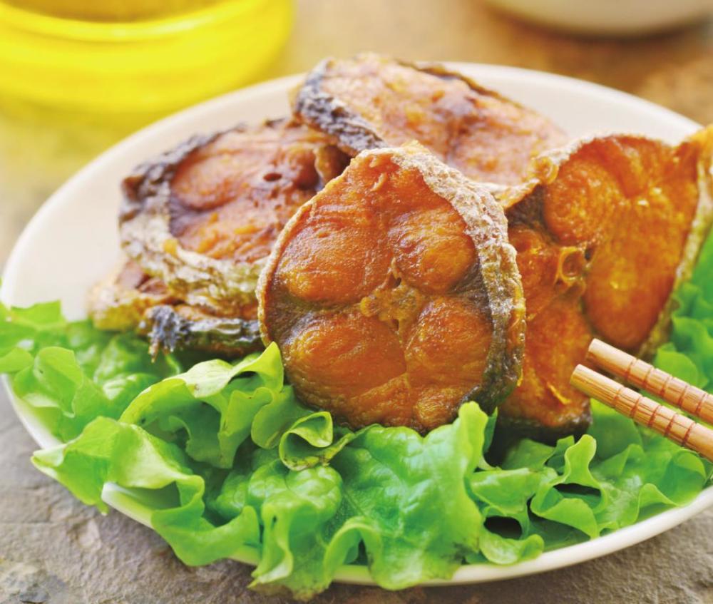 年夜饭做正宗的五香熏鲅鱼,鱼肉外酥里嫩,香甜不腥,年夜饭必备