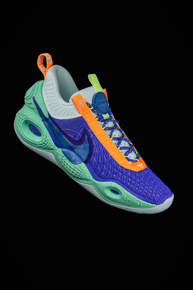 nikecosmicunity发布一双由可再生材料制作而成的球鞋