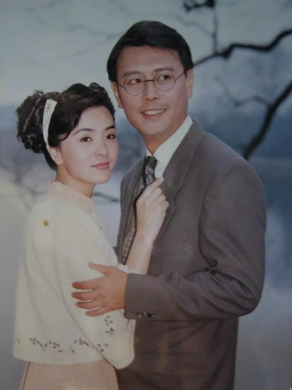 刘德凯40年婚恋史,让刘雪华流产不育,如今60多岁,女友小他16岁_腾讯