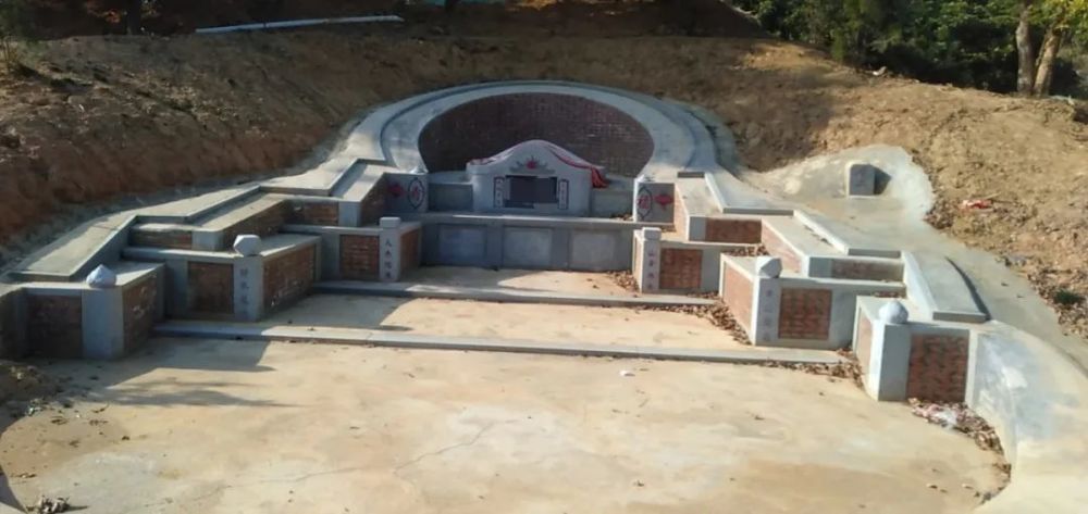 出动60人莆田数座活人墓豪华墓被拆