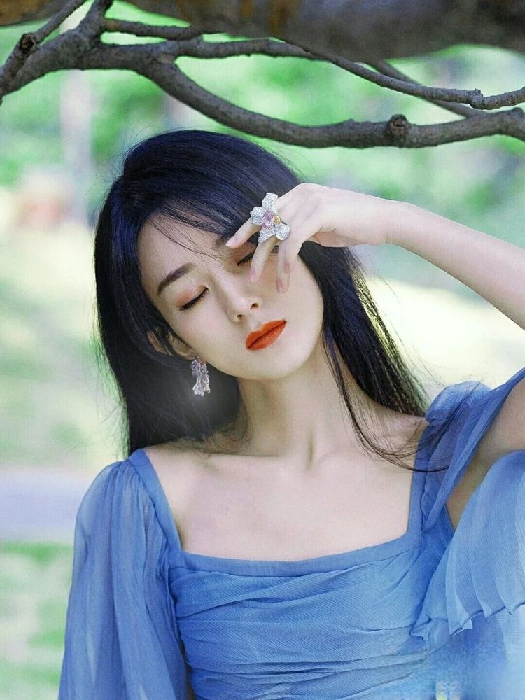 人间理想赵丽颖不同色系图片总有一款你心仪的