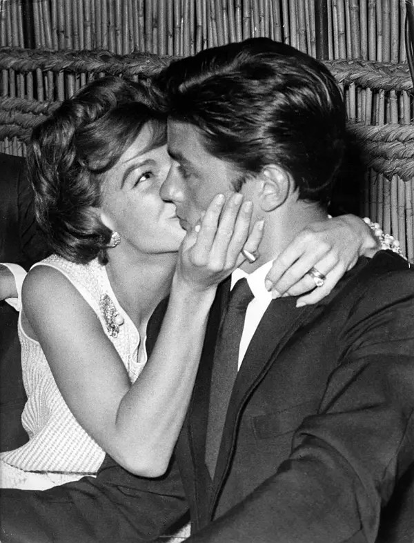 阿兰德龙与罗密施耐德的一百多张甜蜜合影像童话一样美好