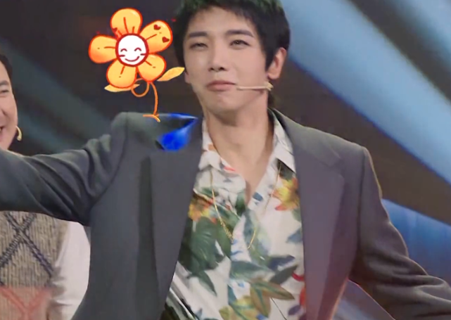 华晨宇穿花衬衫跳迪斯科 谁注意他脚上穿的啥鞋 就他尊重80年代 腾讯新闻