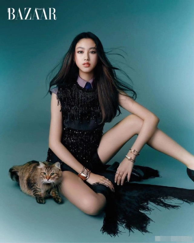 任达华女儿任晴佳考试完开心晒照穿露脐装秀细腰超模腿太逆天