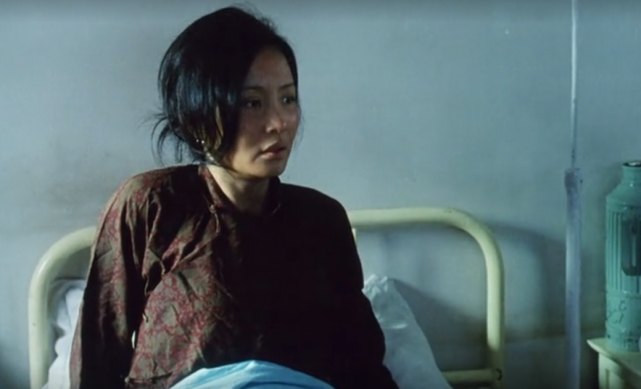 貌美女子嫁丑矿工,只为骗巨额抚恤金:这片暗藏了多少人性之黑?