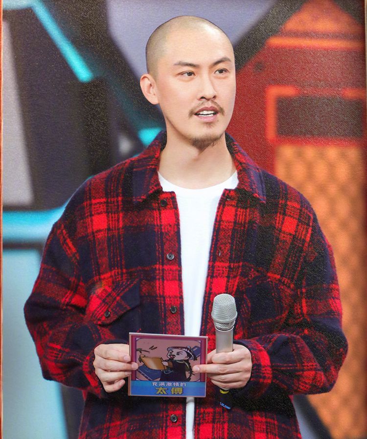 星途曲折连上三年春晚无人识快本遇尴尬光头强成代号