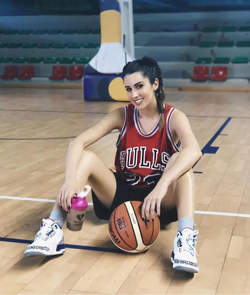 意大利篮球女神183cm高挑身材比例完美又美又酷