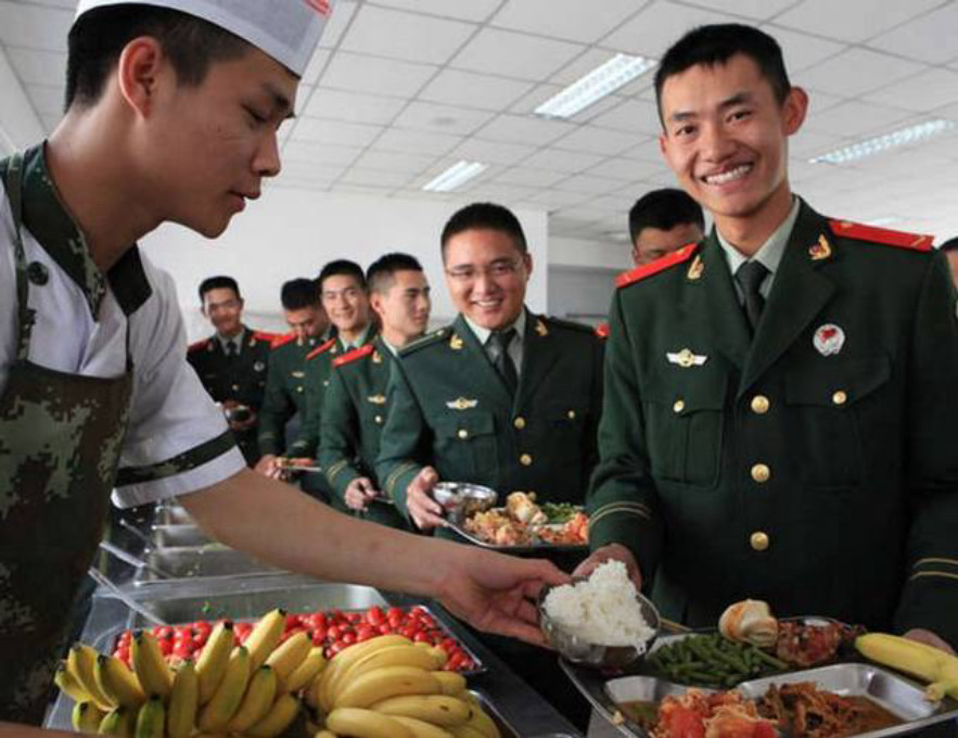 軍人伙食對比美軍像五星大酒店解放軍像家常便飯印度軍隊呢