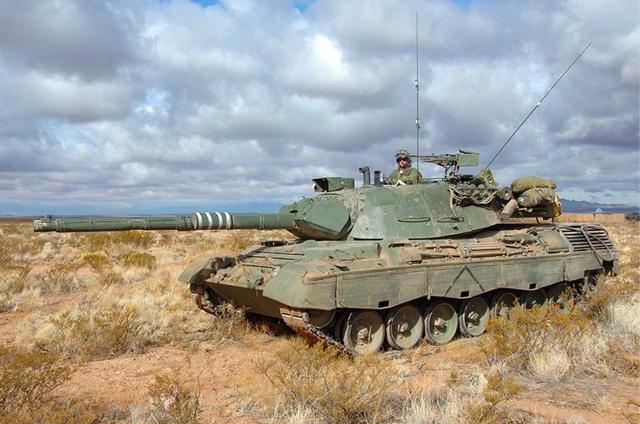 北约军队对付苏联"钢铁洪流"的制胜法宝——"豹1"式主战坦克