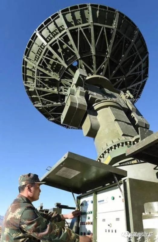 火箭军弹道监测雷达亮相可监测数千公里射程导弹重50吨体型巨大