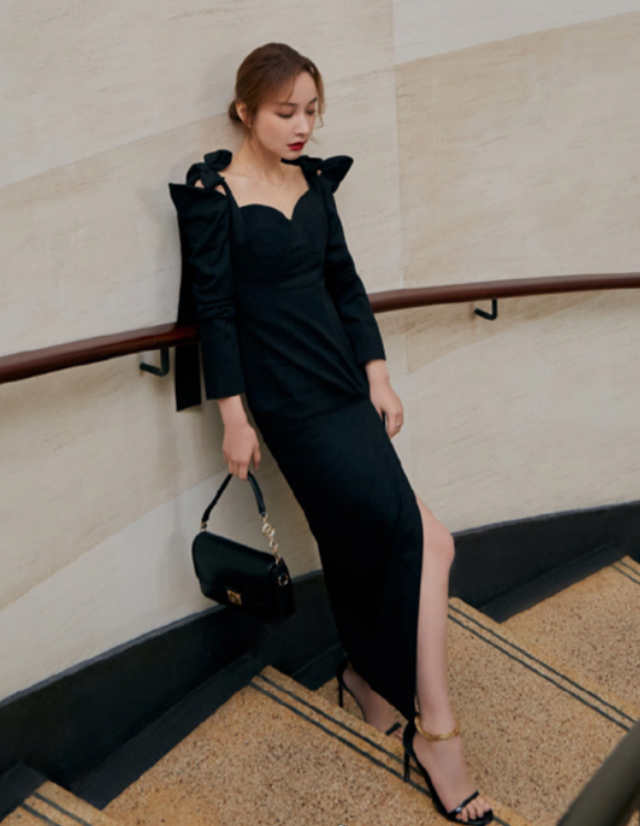 有种低调炫富叫吴昕金镯子不戴手上当鞋带绑脚有钱人的任性我不懂了