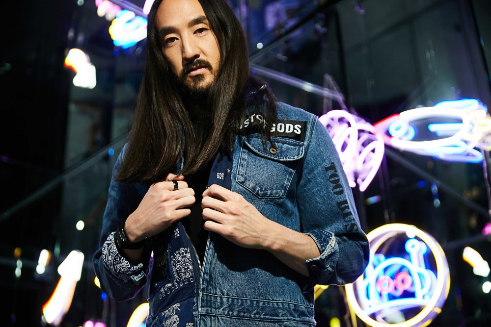 知名dj史蒂夫·青木(steve aoki)受邀出席本次直播.