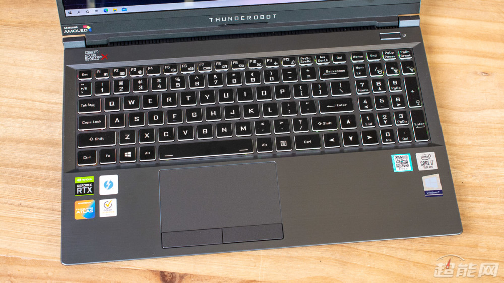 雷神911 p1游戏笔记本电脑评测:这是新世代的4k光追游戏本_腾讯新闻