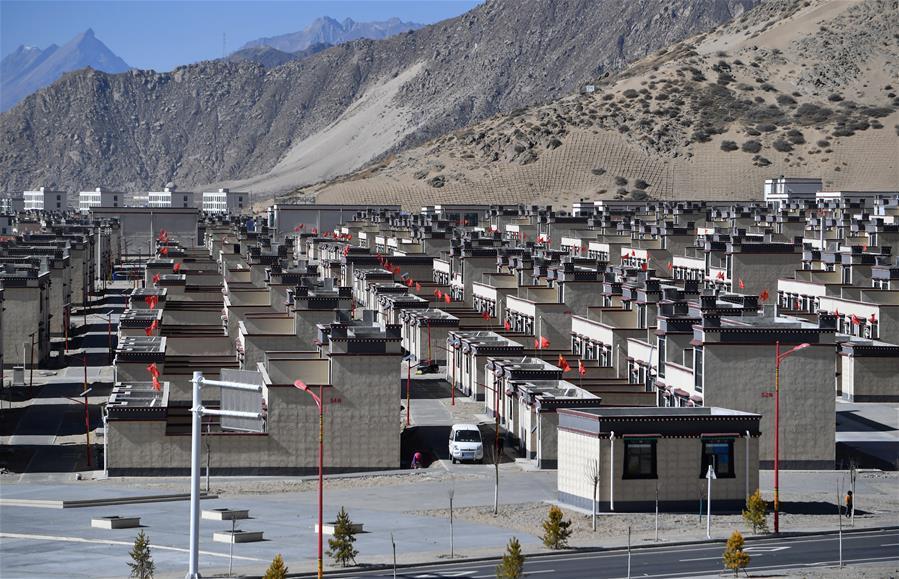 贡嘎县森布日生态搬迁安置点:"搬"出来的幸福生活