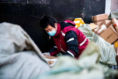 圆通小哥七年仅回家两次 只为让顾客准时收到"佳节惊喜"